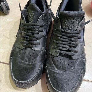 Nike Triple Black Huarache